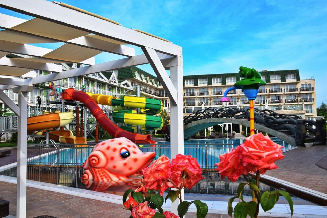Eco Therma Village Kranevo Exterior photo The water park at the Grand Hotel