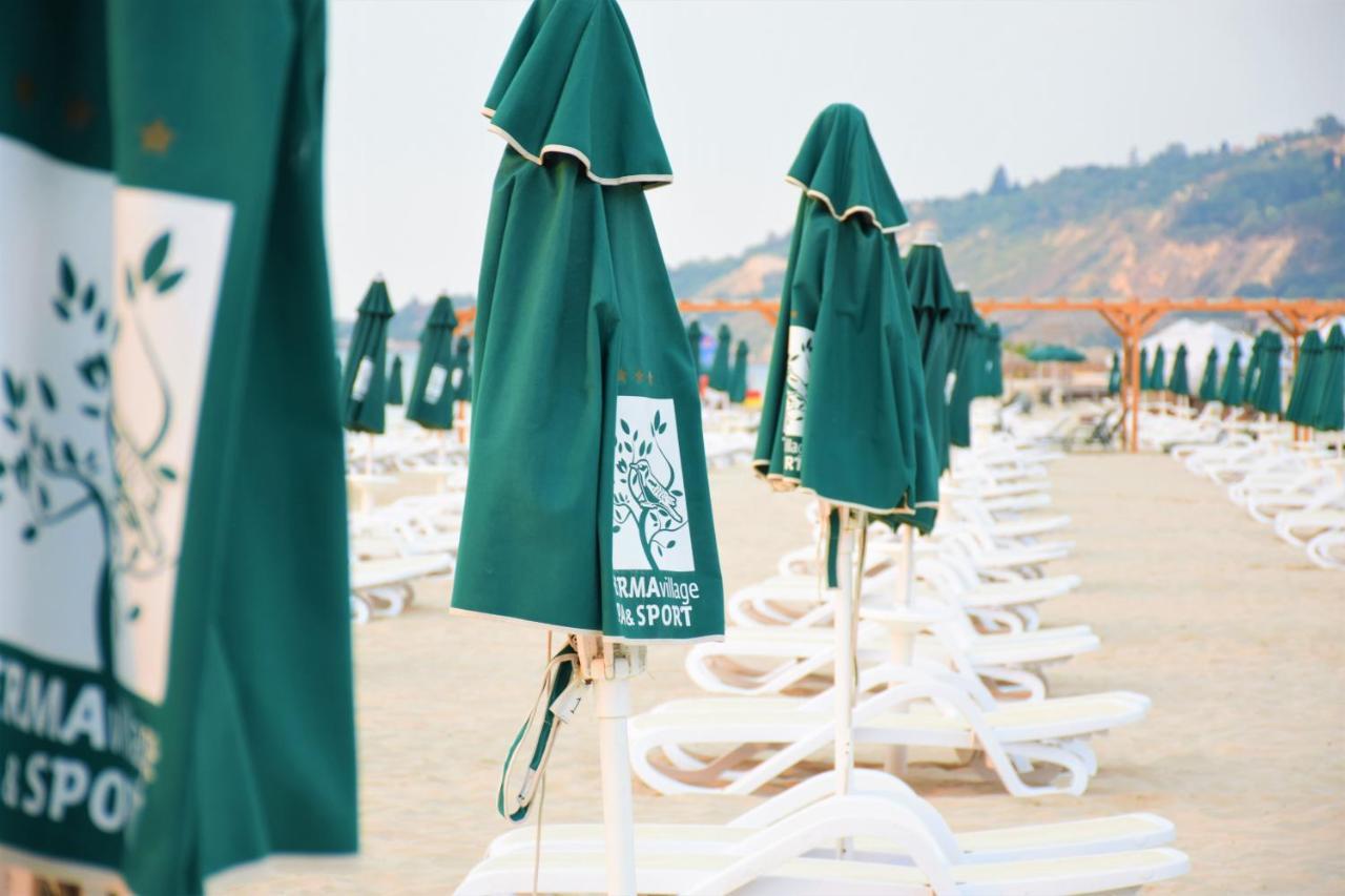 Eco Therma Village Kranevo Exterior photo Beach umbrellas in Varvarovski Beach
