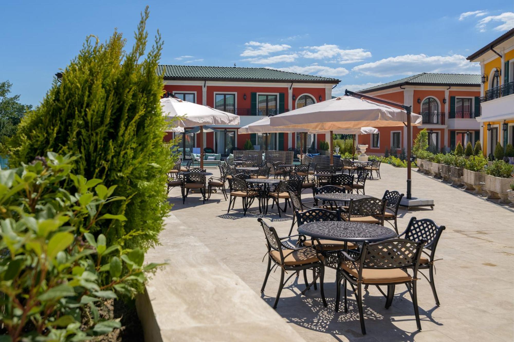Eco Therma Village Kranevo Exterior photo The courtyard of the hotel