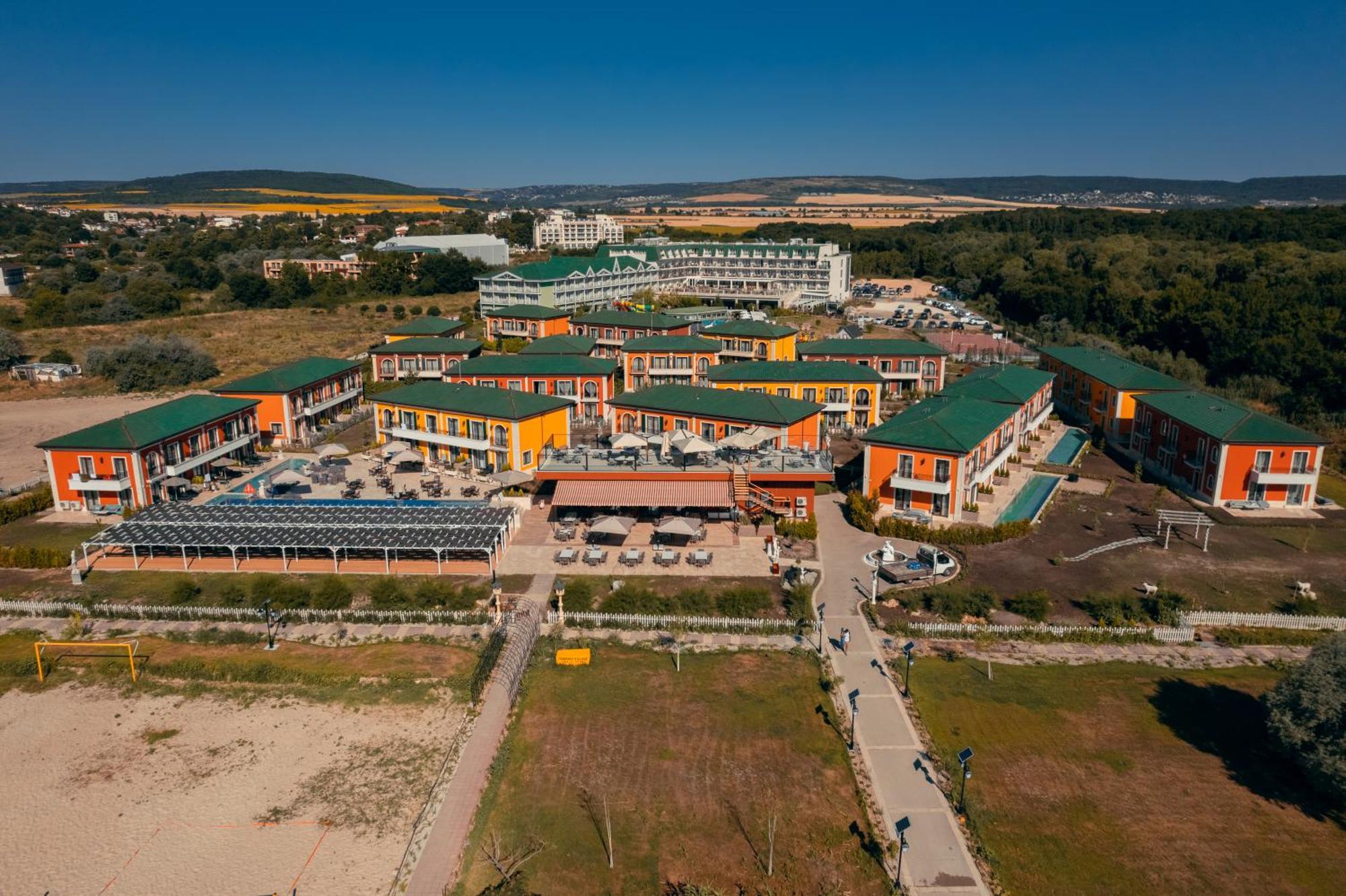 Eco Therma Village Kranevo Exterior photo Aerial view of the campus