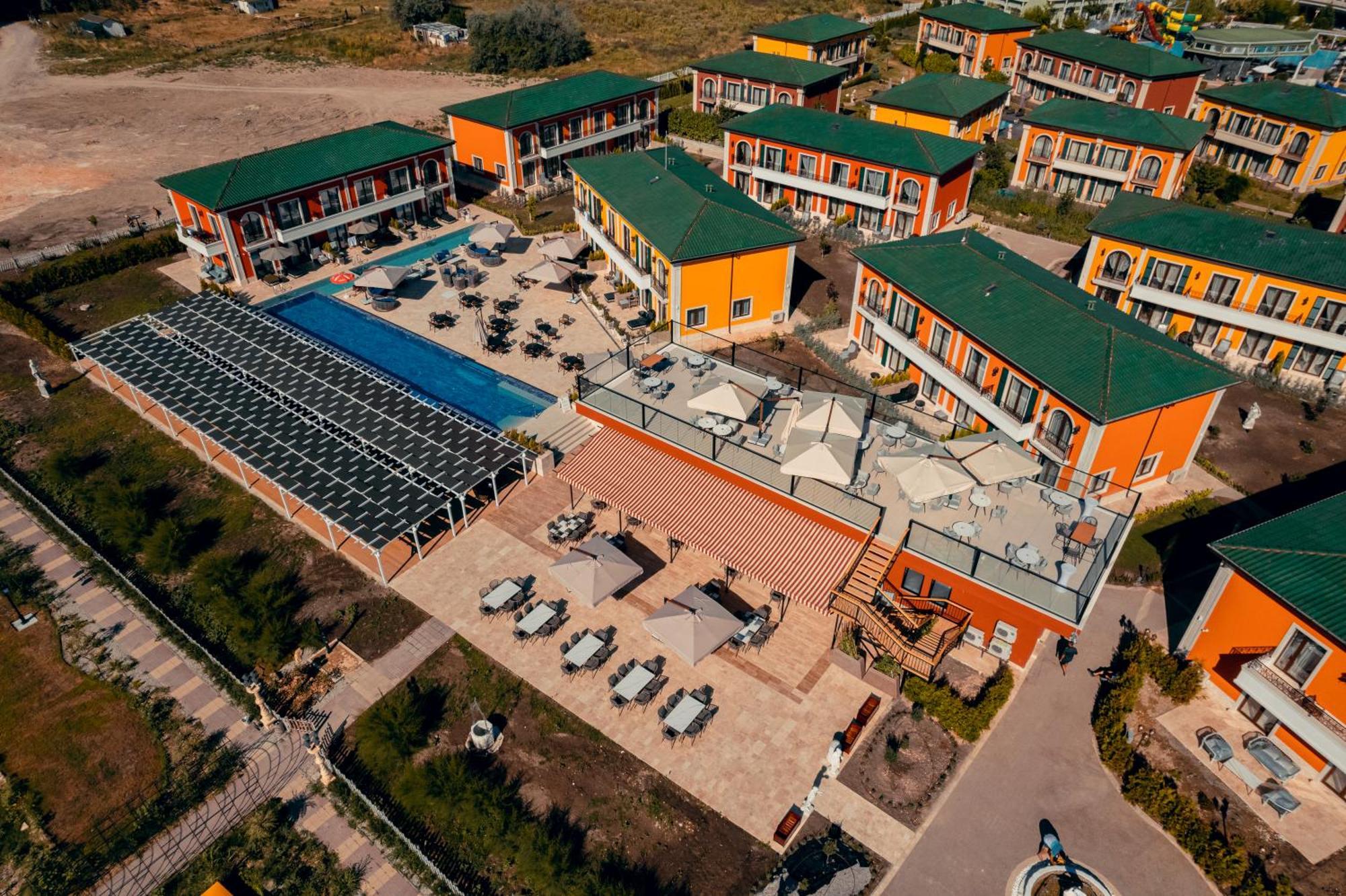 Eco Therma Village Kranevo Exterior photo Solar panels at the hotel